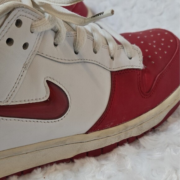 Athletic_Shoes